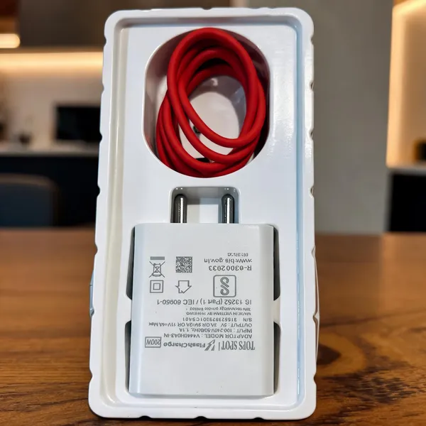 White_Tops_Spot_20W_Fast_Charging_Wall_Adapter_With_Type-C_Cable