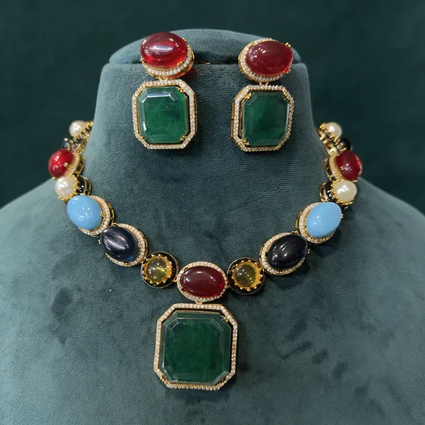 Emerald_Green_Multicolor_Gemstone_Necklace_Set_For_Women