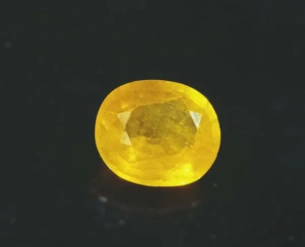 Yellow_Sapphire_Natural_Gemstone_For_Adults_7.86_Carats_/_8.25_Ratti