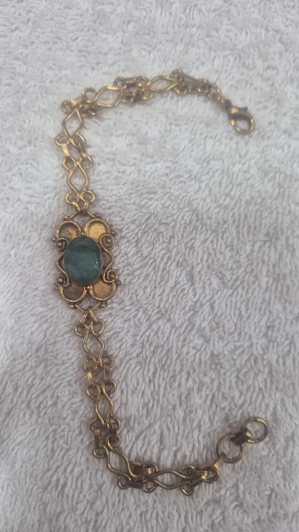 Green_Emerald_Natural_Gemstone_For_Adults_7.25_Ratti