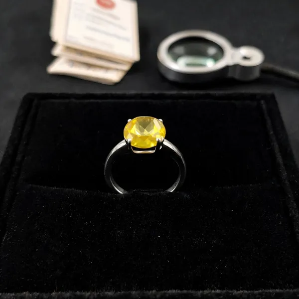 Yellow_Sapphire_Natural_Gemstone_For_Adults_6.25_Ratti