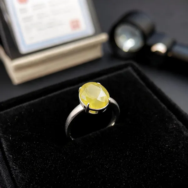 Yellow_Sapphire_Natural_Gemstone_For_Adults_7.86_Carats_/_8.25_Ratti