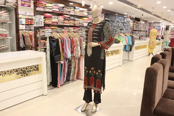 Black_Crepe_Embroidered_Kurti_Set_For_Women