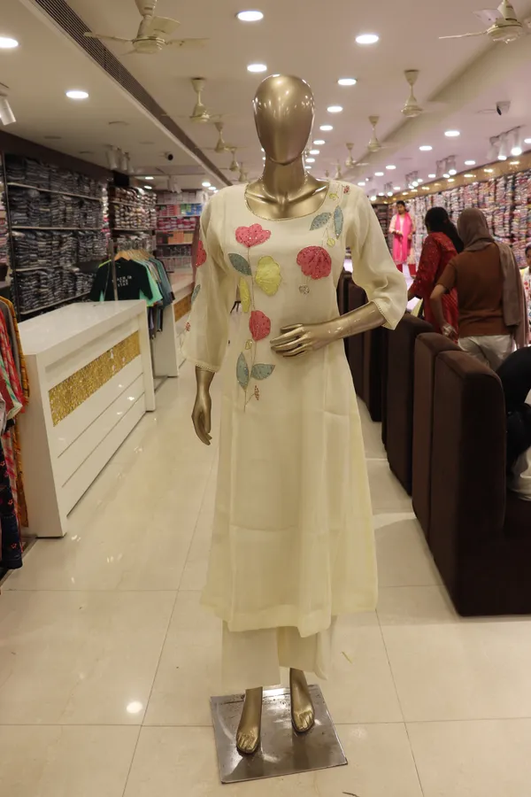 Cream_Mal_Cotton_Floral_Embroidered_Kurti_Pant_Set_For_Women