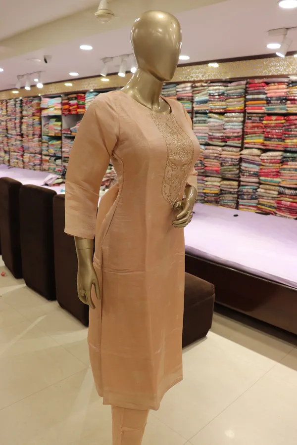 Peach_Jacquard_Embroidered_Kurti_Pant_Set_For_Foman