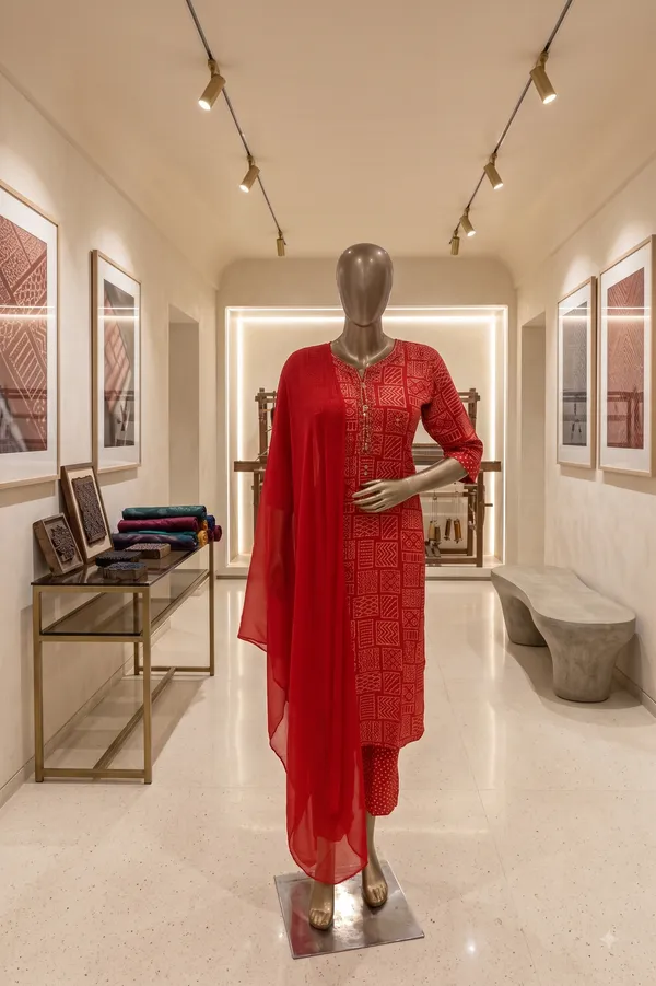 Red_Rayon_Straight_Geometric_Print_Kurta_Set_For_Women