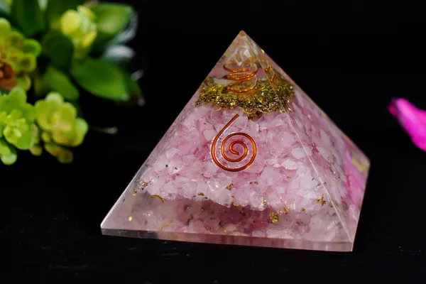 Natural_Rose_Quartz_Crystal_Pyramid_48–52Mm_For_Vastu,_Good_Luck_&_Positive_Energy_|_Feng_Shui_Healing_Stone_For_Meditation,_Charm,_Love,_Spiritual_Home_Decor