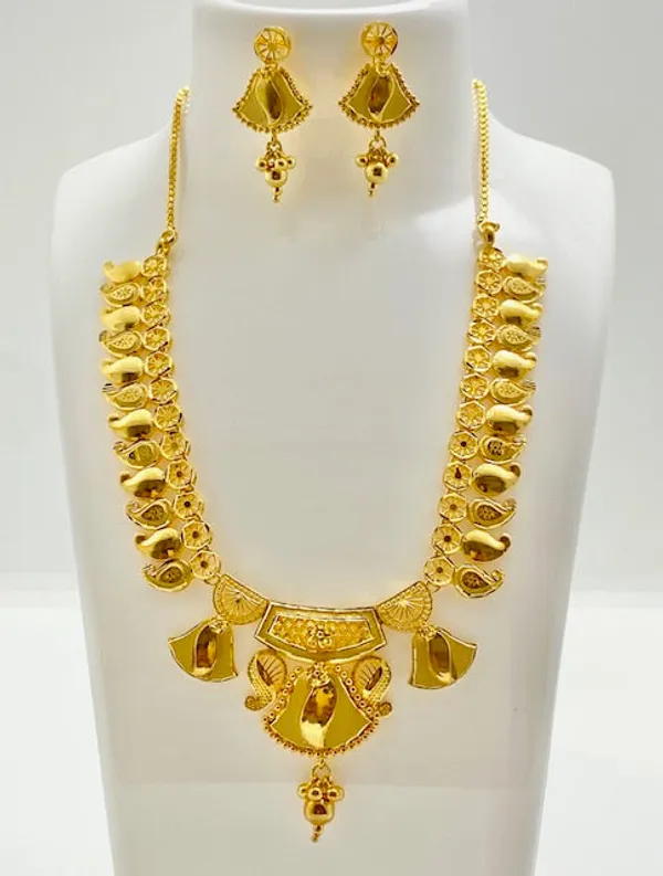 Gold_Plated_Leaf_Motif_Pendant_Necklace_Earrings_Set_For_Women