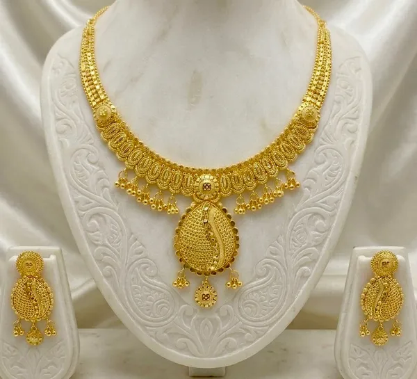 Gold_Micro_Plated_Copper_Dubai_Heritage_Oval_Pendant_Necklace_Set