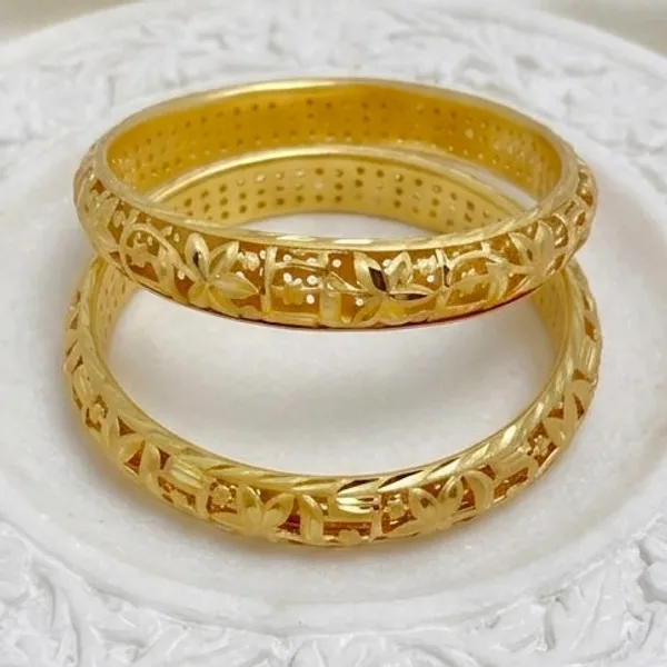 Gold_Micro_Plated_Floral_Cutwork_Lightweight_Bangle_For_Women