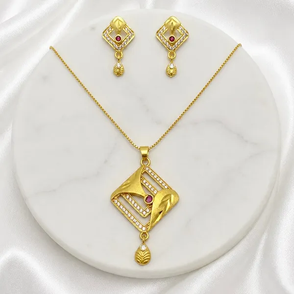 Gold_Micro_Plated_Ad_Ruby_Geometric_Pendant_Necklace_Set_For_Women