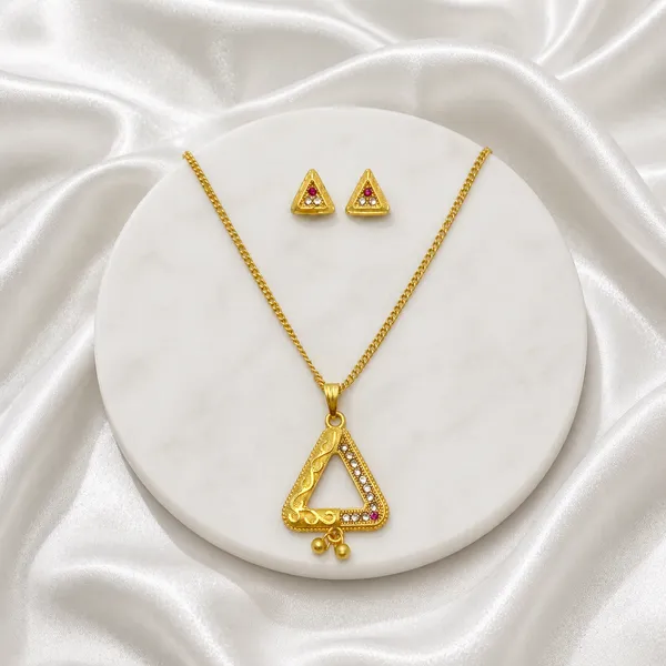 Gold_Micro_Plated_Triangle_Ad_Ruby_Pendant_Necklace_Set_For_Women
