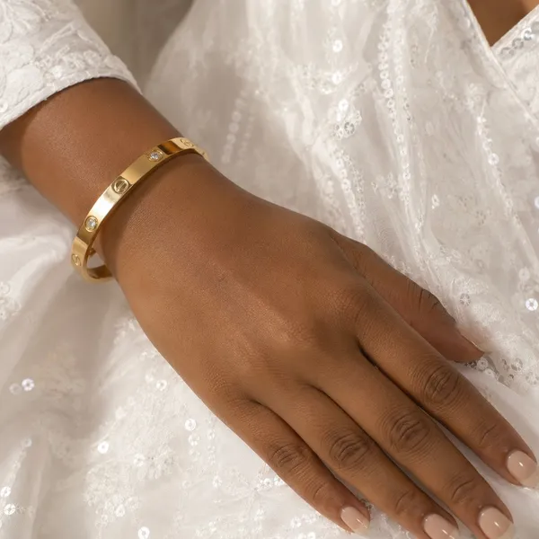 Gold_18K_Plated_Crystal_Studded_Anti-Tarnish_Bracelet_For_Women