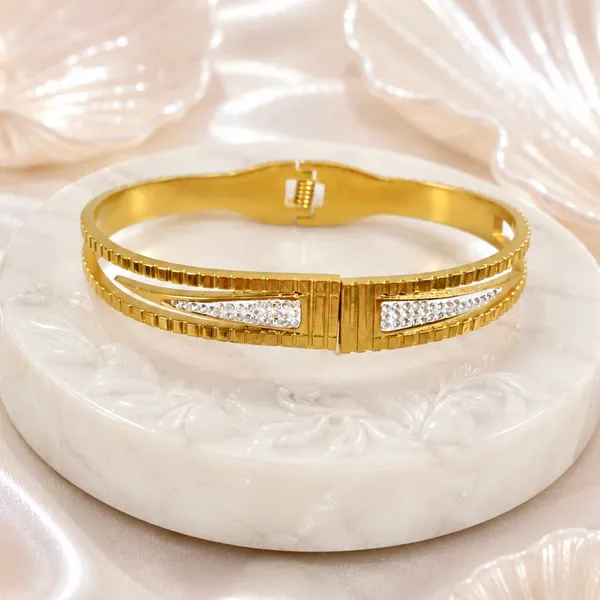 Gold_18K_Plated_Crystal_Studded_Anti_Tarnish_Bracelet_For_Women