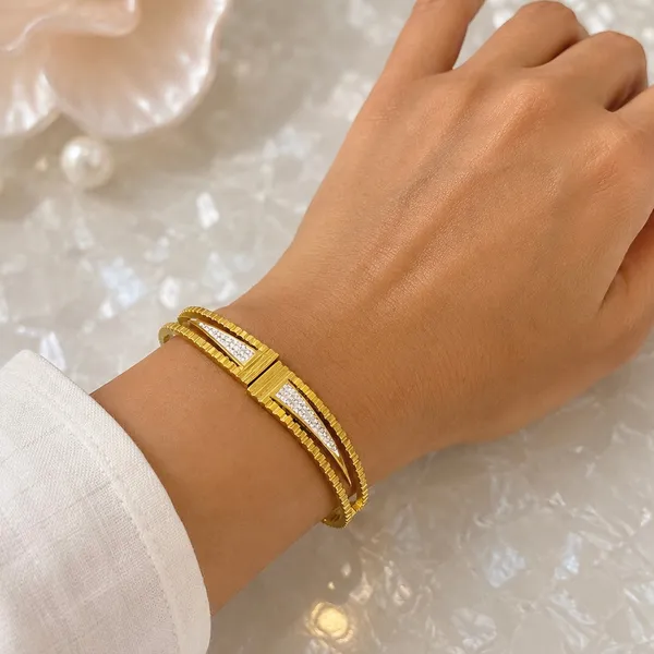 Gold_18K_Plated_Crystal_Studded_Anti_Tarnish_Bracelet_For_Women
