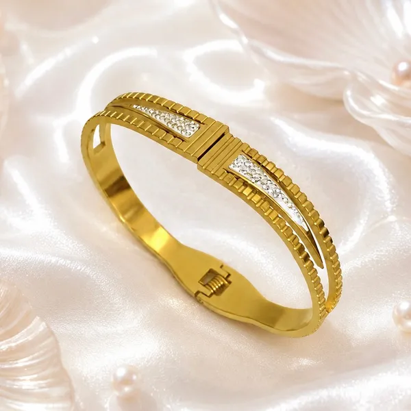 Gold_18K_Plated_Crystal_Studded_Anti_Tarnish_Bracelet_For_Women