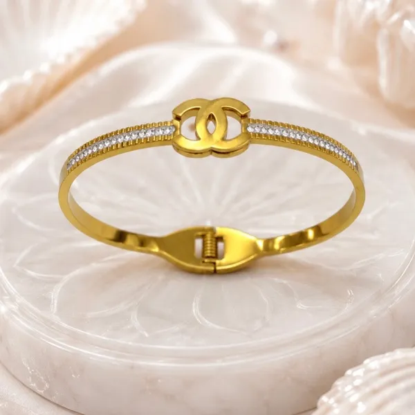 Gold_18K_Plated_Interlocking_Motif_Crystal_Bracelet_For_Women