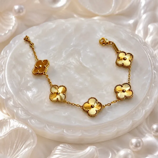 Gold_18K_Plated_Clover_Motif_Chain_Bracelet_For_Women