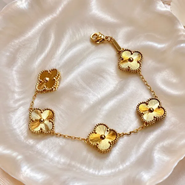 Gold_18K_Plated_Clover_Motif_Chain_Bracelet_For_Women