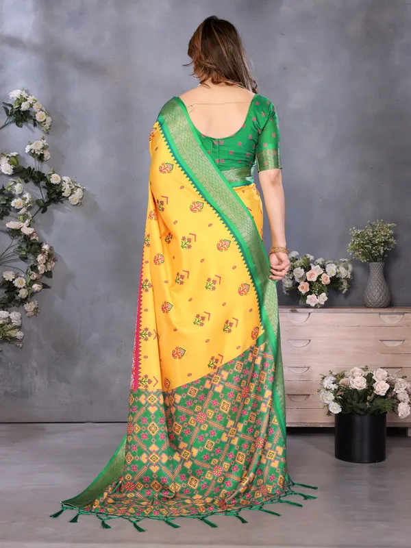 Yellow_Cotton_Silk_Traditional_Printed_Saree_With_Blouse_Piece_For_Women