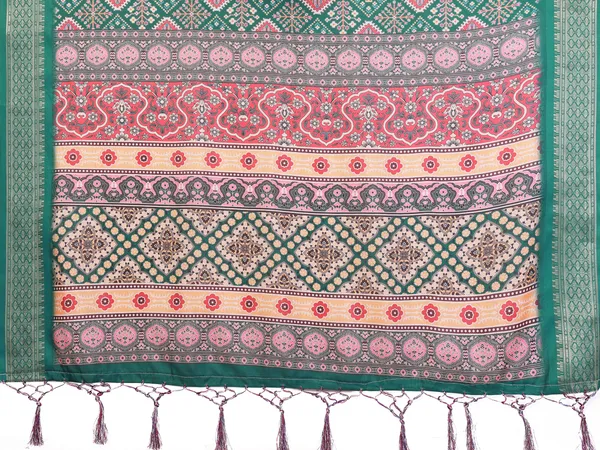 Green_Cotton_Geometric_Printed_Saree_With_Blouse_Piece_For_Women