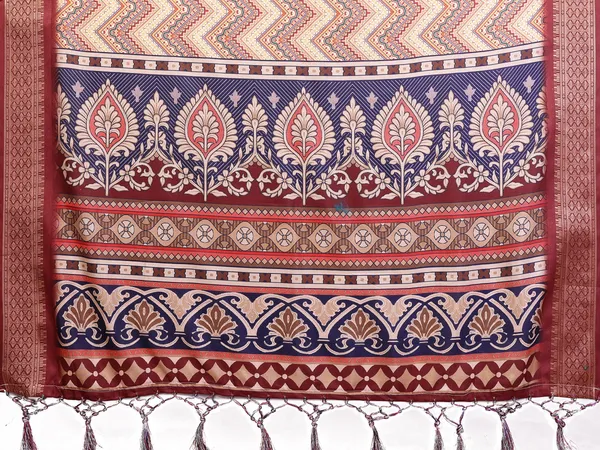 Maroon_Cotton_Silk_Geometric_Printed_Saree_With_Blouse_Piece_For_Women