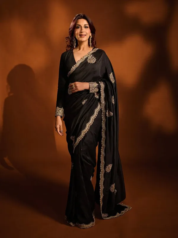 Black_Rangoli_Crush_Silk_Embellished_Saree_With_Blouse_Piece_For_Women