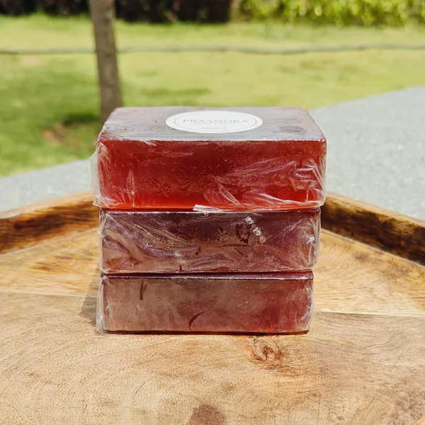 Detan_Kumkumadi_Glycerin_Base_Soap