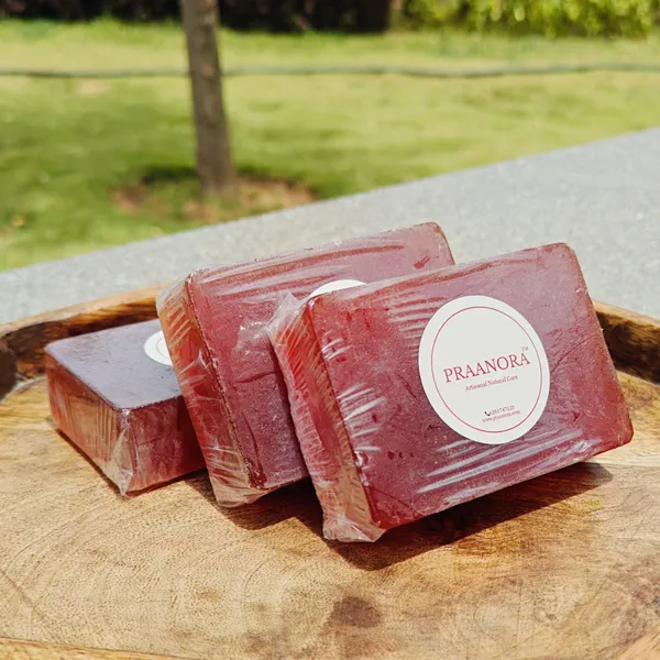 Detan_Kumkumadi_Glycerin_Base_Soap