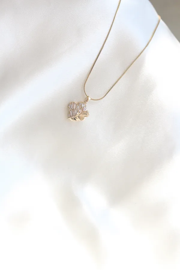 LUXURY_CRYSTAL_FLOWER_PENDANT_NECKLACE