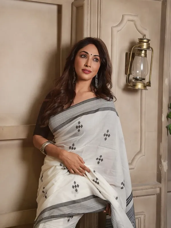 White_Cotton_Saree_For_Women