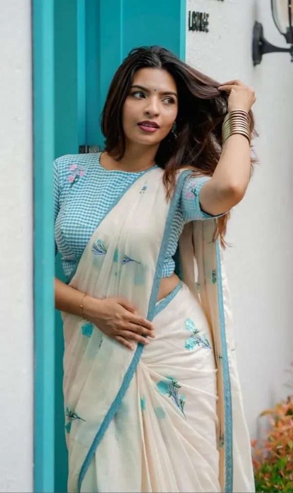 White_And_Blue_Cotton_Saree_For_Women