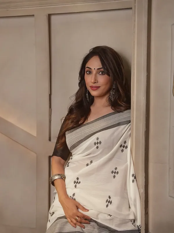 White_Cotton_Saree_For_Women