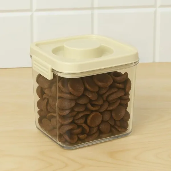 Transparent_Plastic_Storage_Container_For_Food_Storage
