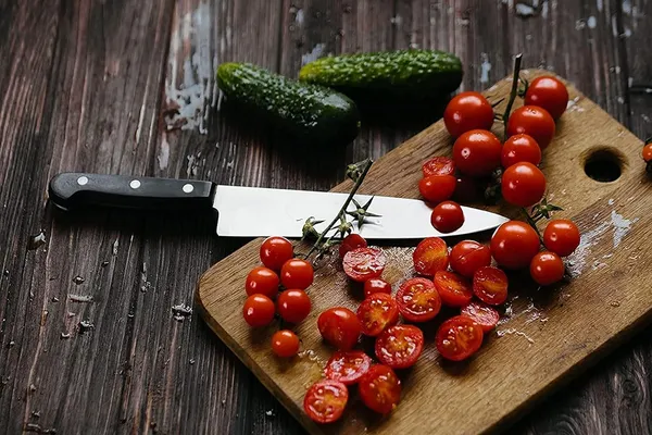 Silver_And_Beige_Stainless_Steel_+_Wood_Kitchen_Knife_Set_For_Food_Preparation