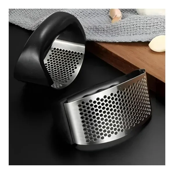 Silver_And_Black_Stainless_Steel_Garlic_Mincer_&_Crusher_For_Crushing_Garlic