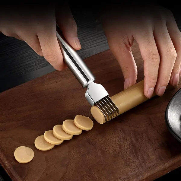 Silver_Stainless_Steel_Multi_Blade_Vegetable_Cutter_For_Slicing_Vegetables