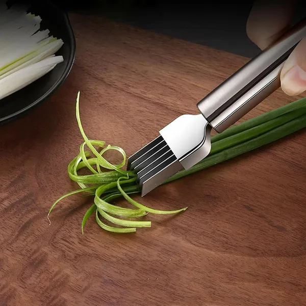 Silver_Stainless_Steel_Multi_Blade_Vegetable_Cutter_For_Slicing_Vegetables