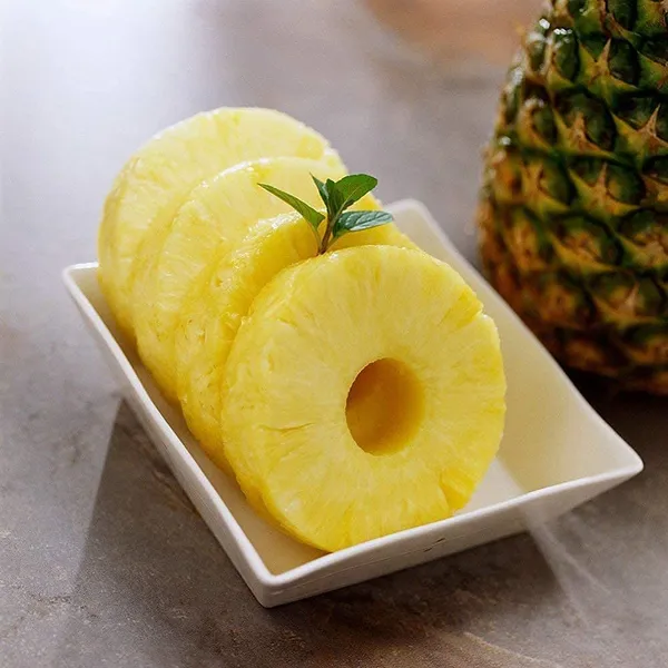Silver_Stainless_Steel_Pineapple_Slicer_&_Corer_For_Slicing_Pineapple