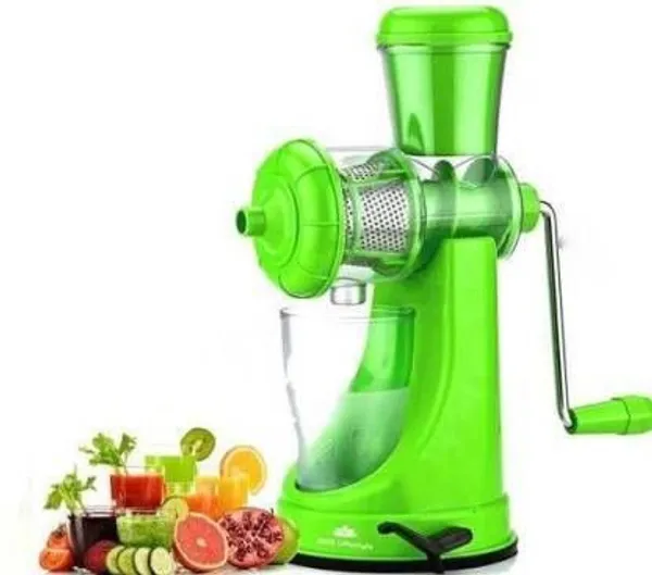 Green_Plastic_Hand_Juicer_For_Juicing_Fruits