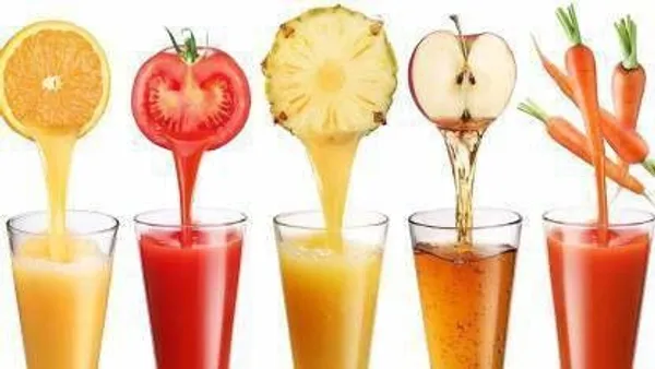 Green_Plastic_Hand_Juicer_For_Juicing_Fruits