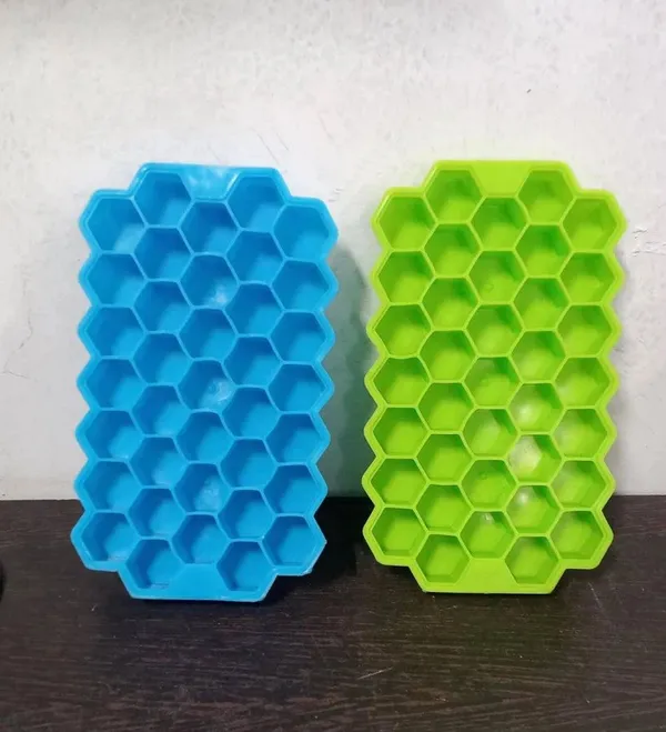Blue_And_Green_Silicone_Silicone_Ice_Cube_Tray_For_Making_Ice_Cubes_(Pack_Of_4_)