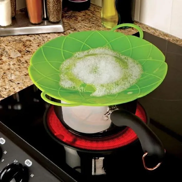 Green_Silicone_Silicone_Spill_Stopper_Lid_For_Preventing_Pot_Overflow_(Pack_Of_2_)