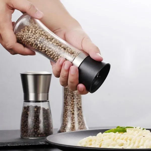 Black_And_Silver_Glass_Glass_Squeeze_Mill_For_Grinding_Pepper_&_Salt