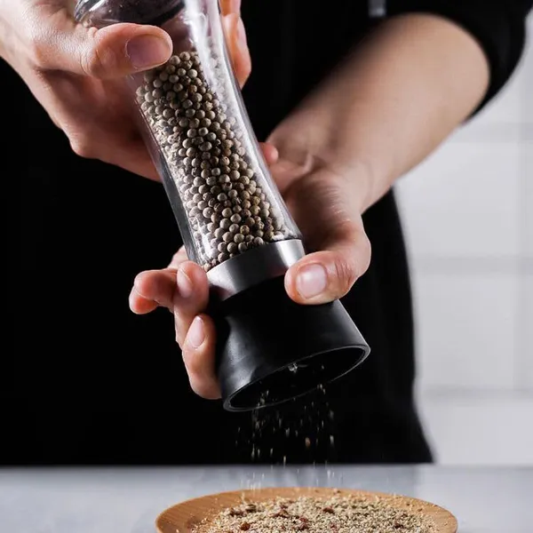 Black_And_Silver_Glass_Glass_Squeeze_Mill_For_Grinding_Pepper_&_Salt