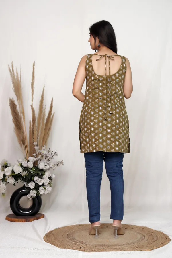 Olive_Green_Cotton_Floral_Print_Sleeveless_Kurta_For_Women