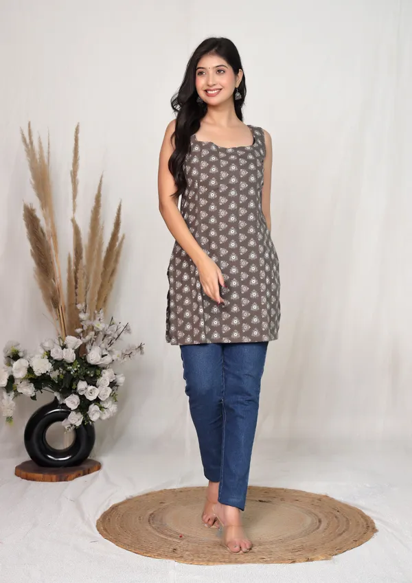 Grey_Cotton_Sleeveless_Floral_Print_Blouse_For_Women