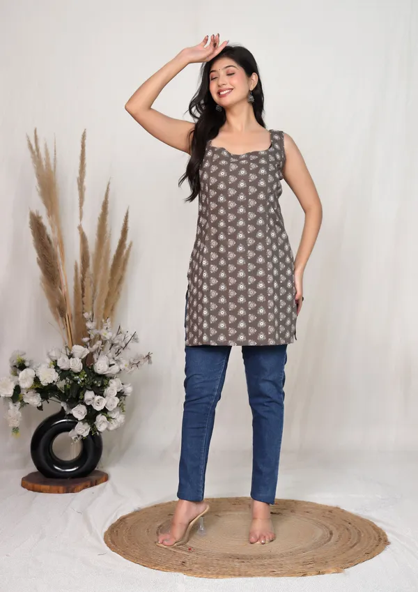 Grey_Cotton_Sleeveless_Floral_Print_Blouse_For_Women