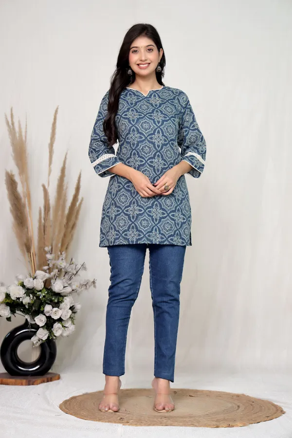 Blue_Cotton_Straight_Geometric_Print_Kurti_For_Women