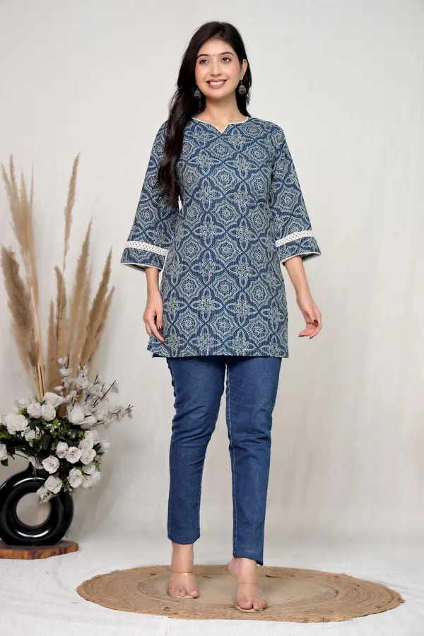 Blue_Cotton_Straight_Geometric_Print_Kurti_For_Women